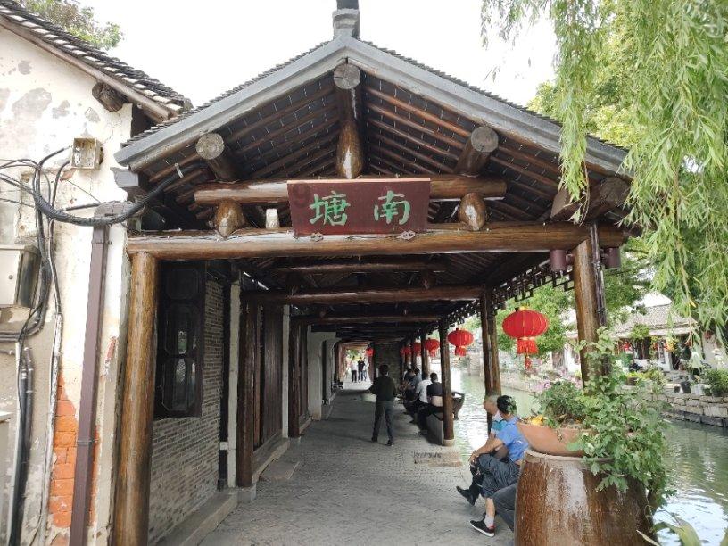 孩子总是不愿意和家长沟通，经常把自己一个人关进房间里，该怎么办？游戏画面